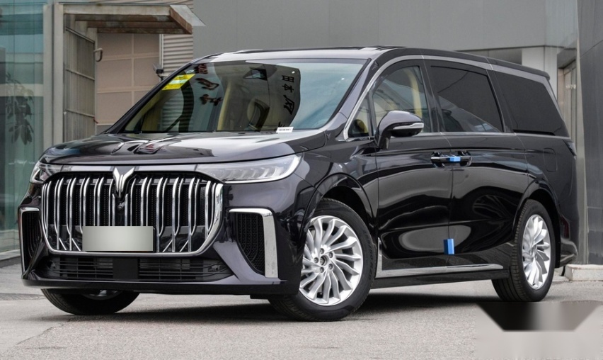 到店体验新款岚图梦想家PHEV，它33.99万起售，值不值