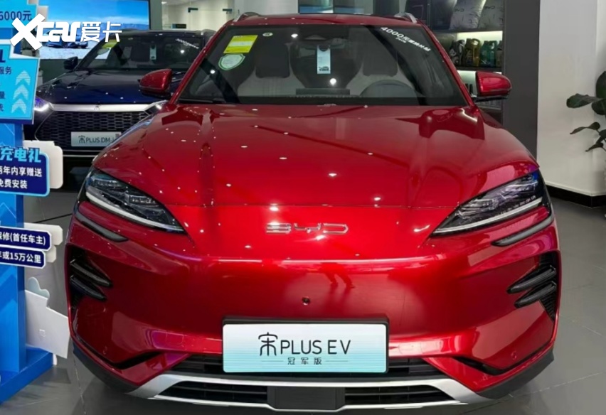 宋PLUS EV冠军版到店，“赤帝红色”很少见，16.98万起