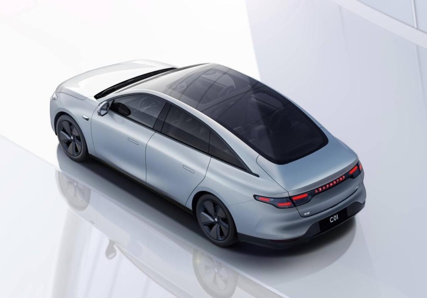 15万级主流纯电家轿之争 零跑C01对比比亚迪秦plus ev