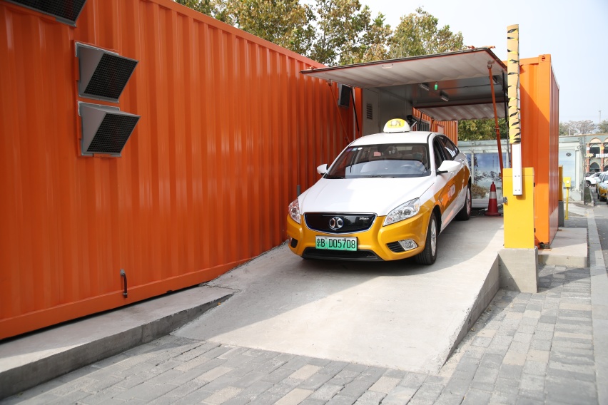 多快好省，20年老司机点评BEIJING汽车换电出租车