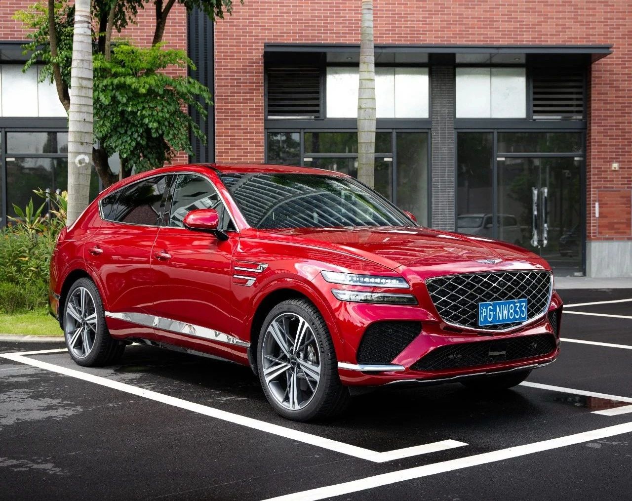 ��70�f�Iһ�_����ײ�����nϵSUV����Ը��᣿