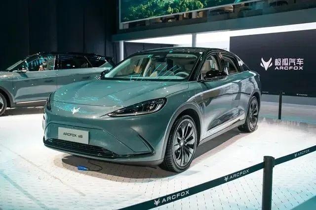 最低不到15万，这3款纯电中大型轿车不比合资香吗？