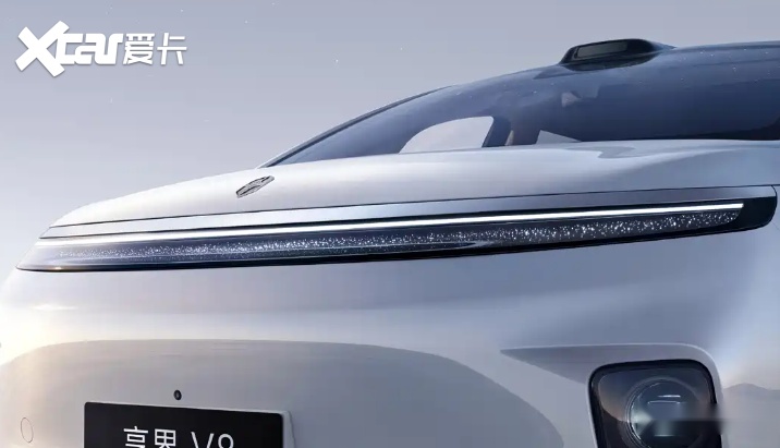 享界V8挂“家庭”牌，实车像商务接待，长超5米3，到底卖给谁？