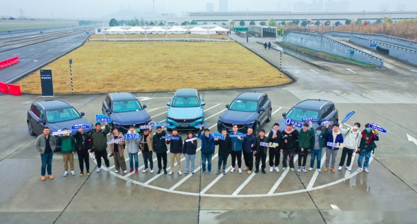 岚图FREE工厂试驾，武汉造三十万级电动SUV标杆
