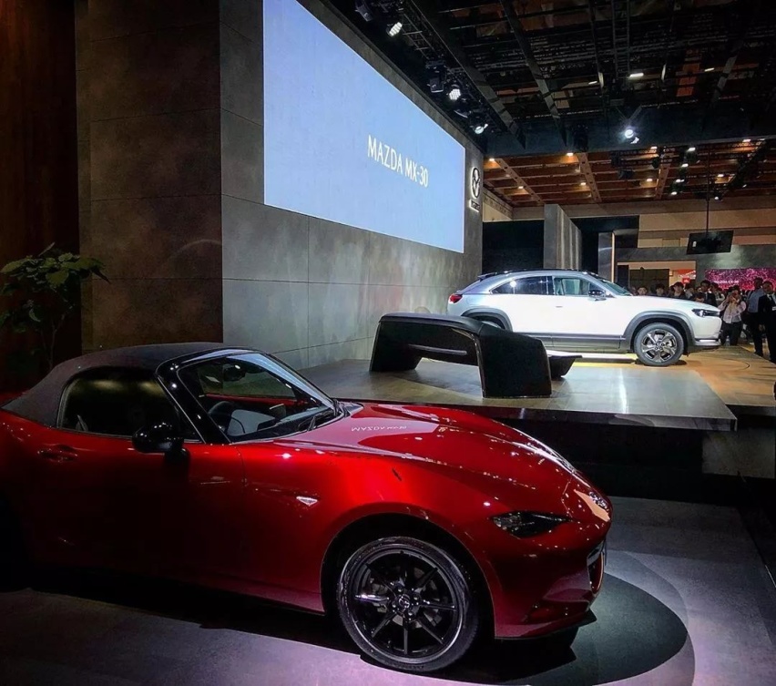采用RX-8同款对开车门，马自达MX-30东京车展首发