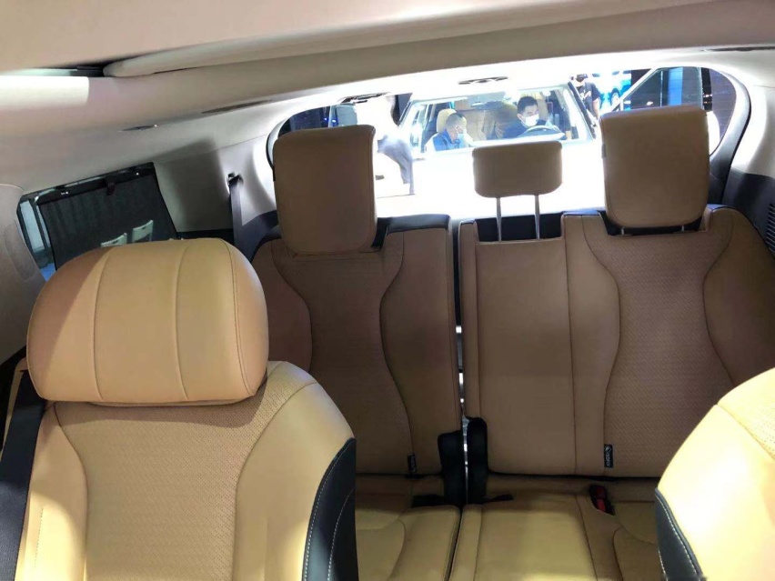 【成都车展】敢和赛那叫板的MPV 预售28.89万元起 起亚嘉华实拍解析