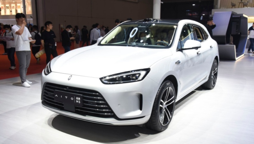 支持华为不用买新车，二手的问界M5只卖18万，更划算？