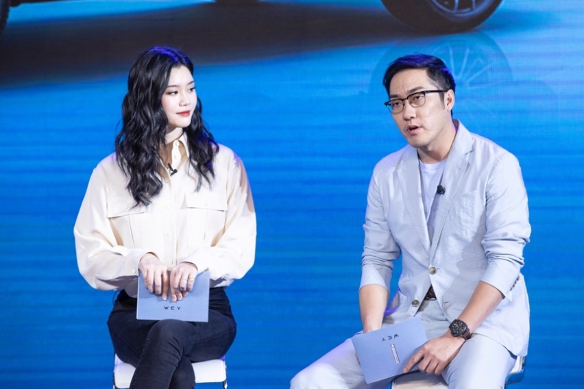 奚梦瑶盛赞“暖男”，WEY摩卡“高情商”俘获女神芳心