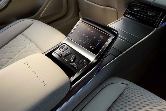 全新奥迪A8L Horch “云”上首秀，很奥迪，很中国