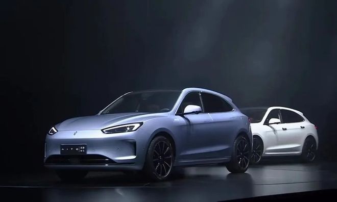 AITO首款纯电SUV落地，问界M5 EV 28.86万元起售