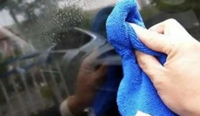 汽车雨刷是否需要定期更换？看完你就懂了