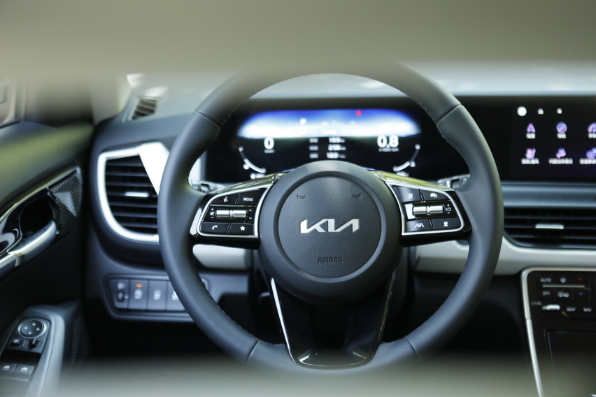 10万元起，年轻人的第一辆家用SUV？驾驶起亚2023款赛图斯1.4T
