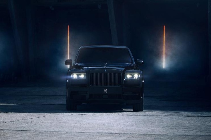 搭载6.7T V12发动机，功率达600马力，库里南Blac