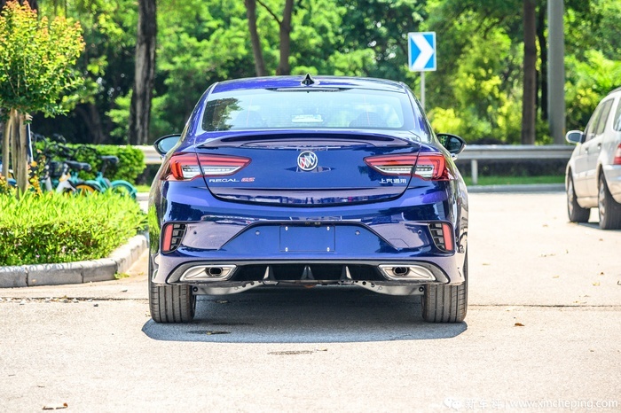 新款君威GS实拍：外观更精致，是一台均衡的合格性能车！