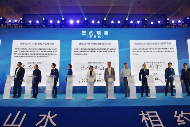 爱驰汽车移动充电机器人项目正式落地，牵手海盐加快充电基建布局
