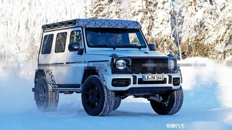 2022-mercedes-g-class-4x4-squared-spy-photo (6).jpg