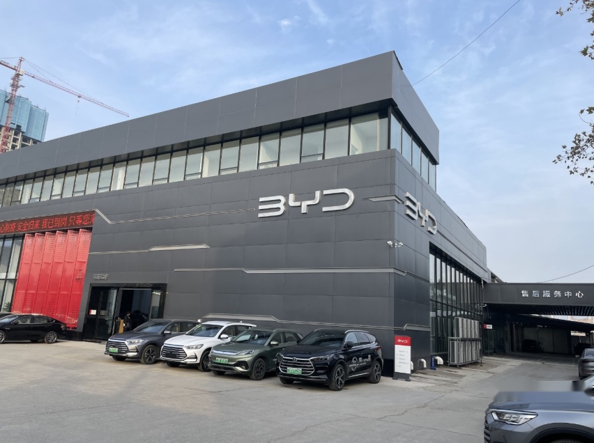 探店宋Pro DM-i，怎么感觉像是进了奔驰的4S店？