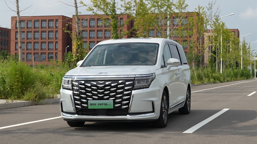 鸿蒙智行的SUV、轿车都火了，这款华为系MPV体验也不错