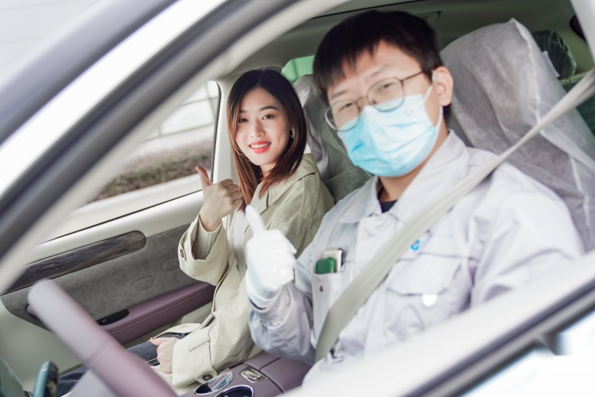 满分零距离 零跑C11正式开启首批用户交付