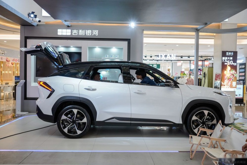 三款“7”字辈新能源车 谁最值得年末抄底？