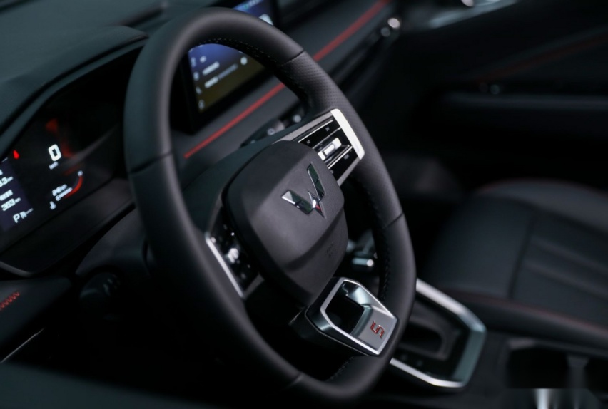 年轻人第一台SUV？ 双色车身+多种动力，五菱星驰上市，5.68万起
