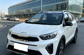 一口价5.59万的省心代步车，起亚奕跑用细节优化通勤体验