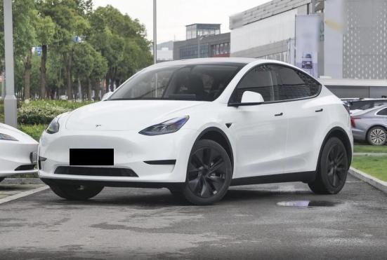 同为纯电中型SUV，对比特斯拉Model Y，这车能提供更多情绪价值？