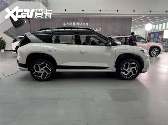 预售价13万起 北京现代EO 羿欧亮相