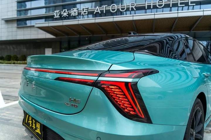 试驾官丨评测最年轻的“红旗车”，H6如何拿捏年轻人？