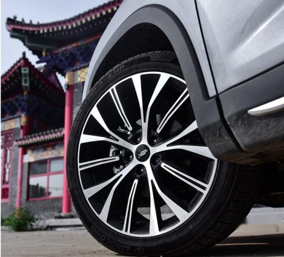 长安欧尚x7，比哈弗“大一圈”，配自动泊车+人脸识别，真香！