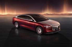 30万级豪华轿车怎么选？岚图追光L与奔驰E300L的时代对话