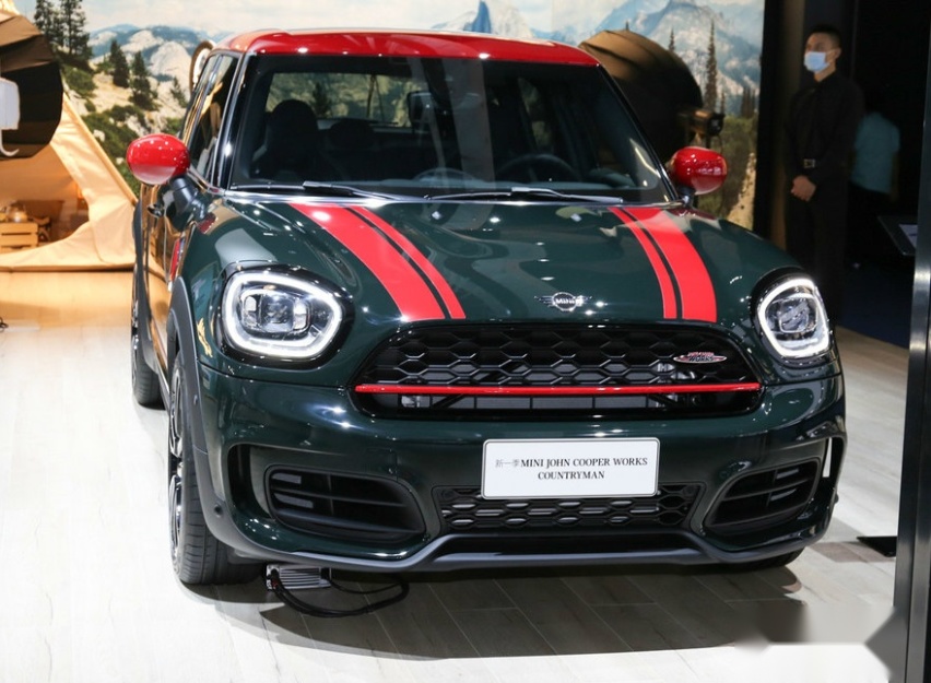 MINI JCW COUNTRYMAN搭载2.0T高功率排量