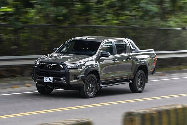 二度小改款，誓当同级最强货卡？试驾丰田Hilux