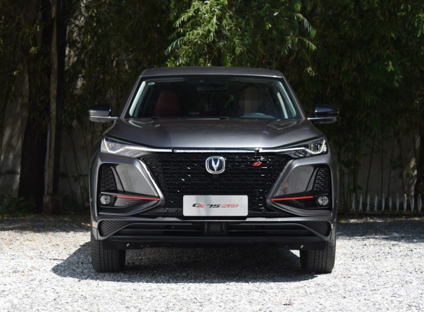CS75plus:高颜值+蓝鲸动力,油耗低至6.6L