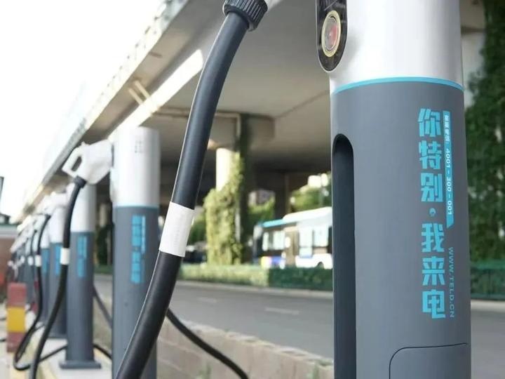 单枪匹马顶不住了？奔驰宝马携手共建充电网络