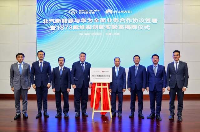 华为店里要卖新车了！40多万的极狐阿尔法S HI版，你会买吗？