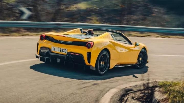 法拉利488 Pista Spider：敞篷也能跑得快