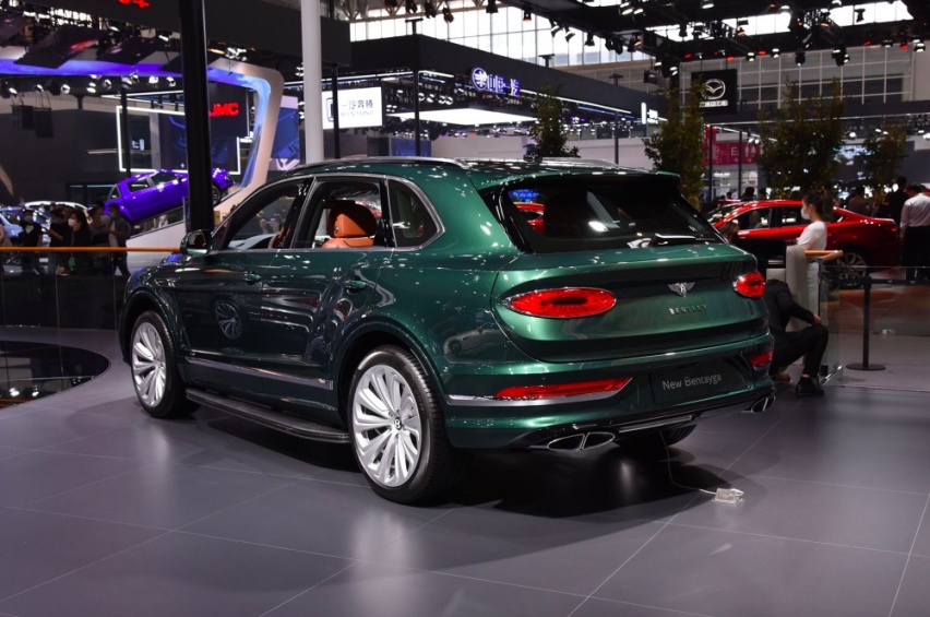 梅赛德斯-迈巴赫GLS 600 VS宾利添越V8，你会选择谁