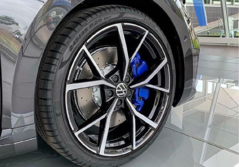 搭载2.0T发动机 大众全新CC R猎装版海外实拍图曝光