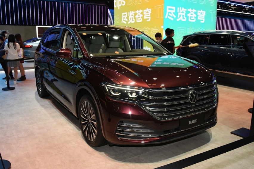 2022款大众威然上市，顶配39.98万元，与别克GL8相比谁更强？