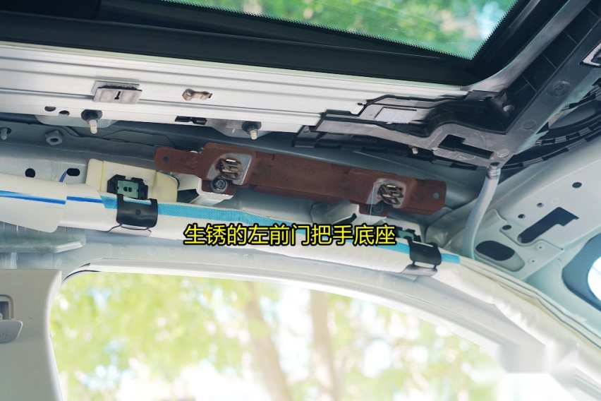 新奇骏拆解(3)车顶结构 锈迹斑斑的大新车！