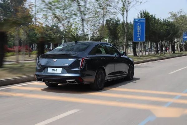 只要23万！年轻人的“大后超”，凯迪拉克CT4你买账吗？