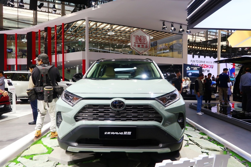 广州车展看到全新一代丰田RAV4不知道怎么改？Rowen外观