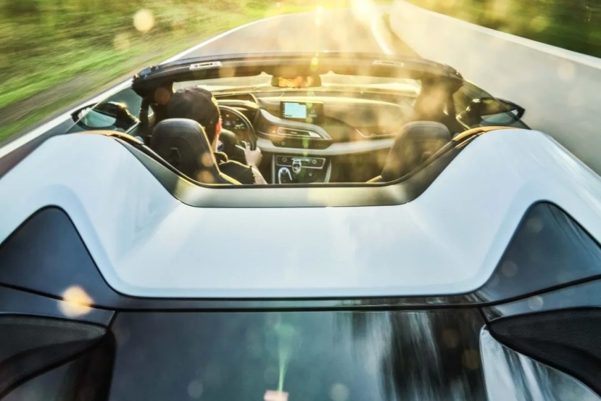 SCC洪恩体验宝马i8 Roadster：这款跑车将成为经典