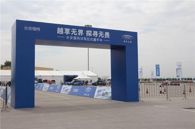 试驾锐际：除了耍帅，它还是一台会劈弯、漂移的四驱车