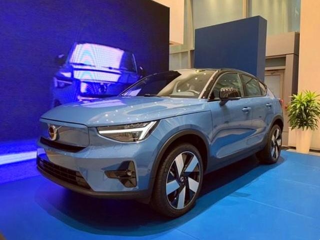 沃尔沃首款轿跑SUV，全新C40实拍，双电四驱比领克05更帅