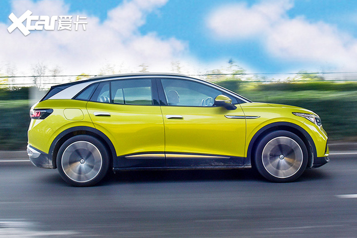 上汽大众id4x试驾油车质感电动心通勤家用好车型