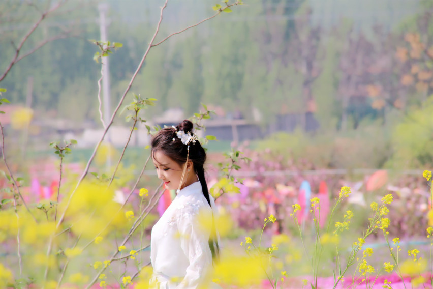 #踏青必备座驾#于汉服小妹自驾雪佛兰开拓者邂逅布拉格香草园