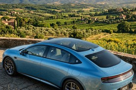 选蓝色车漆看态度，向外探索还是向内治愈？