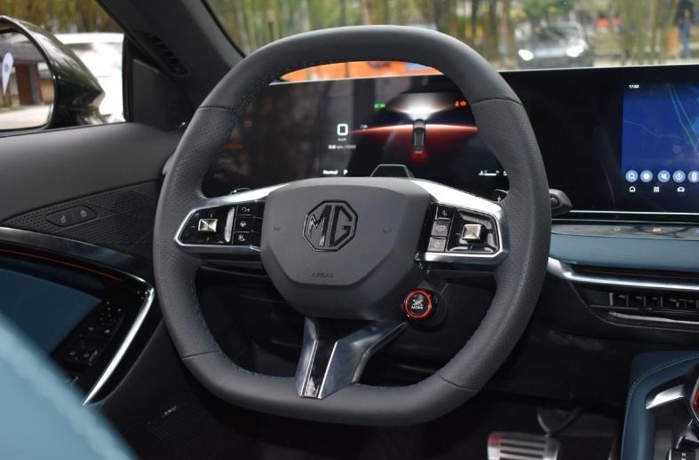 15万级轿跑谁才是“真卷王”？MG7实名PK凌渡L！